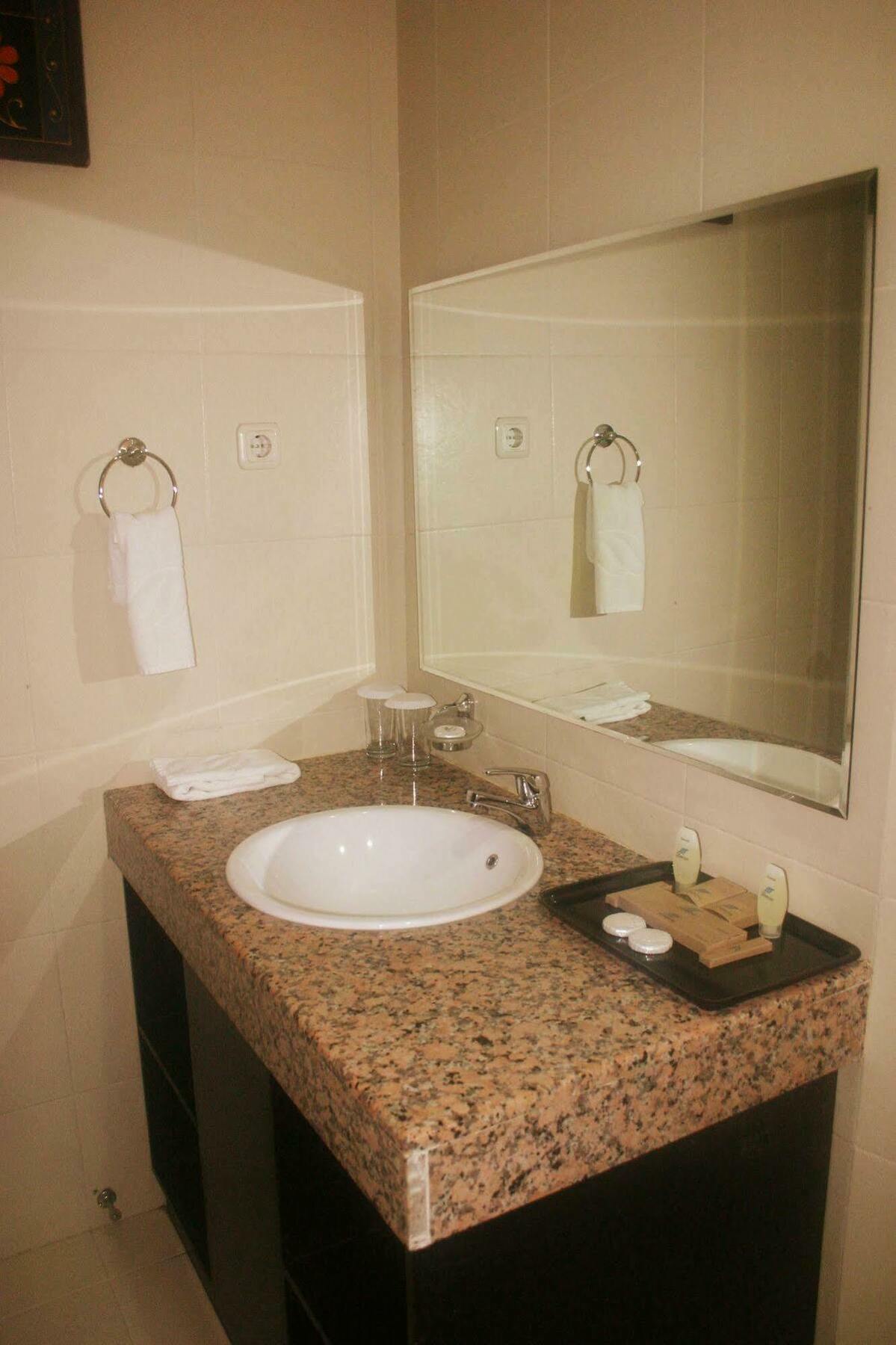 Royal Mamberamo Hotel Sorong Εξωτερικό φωτογραφία